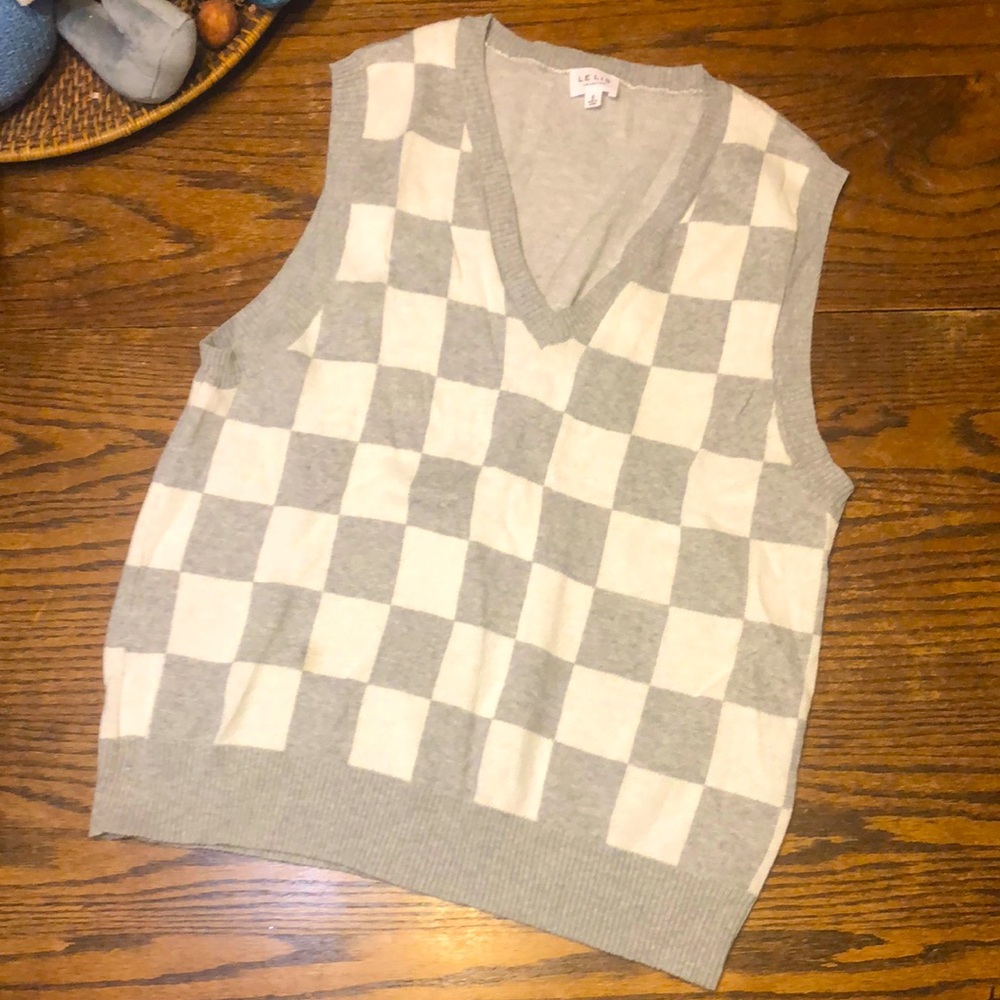 NWOT Le Lis Collection  sweater vest